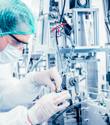 mantenimiento de equipos automatizados. Carga y descarga automática de autoclaves, Líneas inteligentes de clasificación, almacenado y preparación de pedidos de producto farmacéutico. Seroteca automatizada de muestras biológicas.